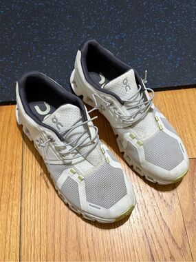 On Cloud Women’s Athletic Shoes